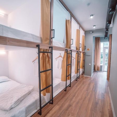 Tomiris Lady'S Capsul Hostel Only For Women Almati Kültér fotó